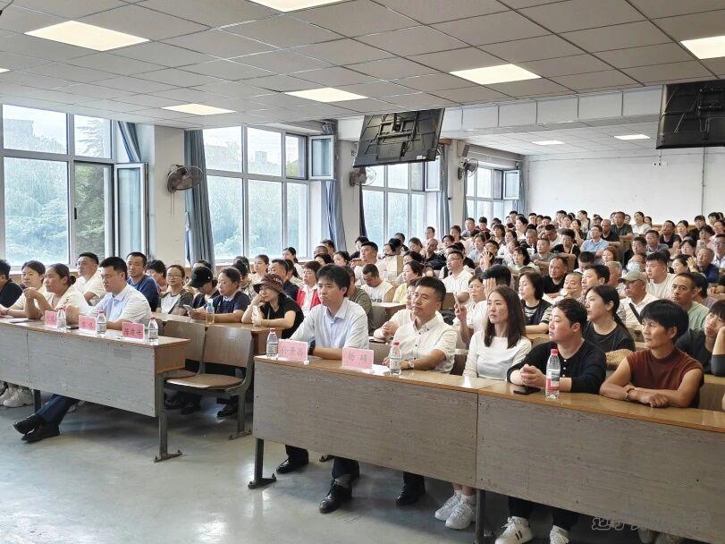 有球体育(中国)官方在线登录成功召开2025级新生家长会