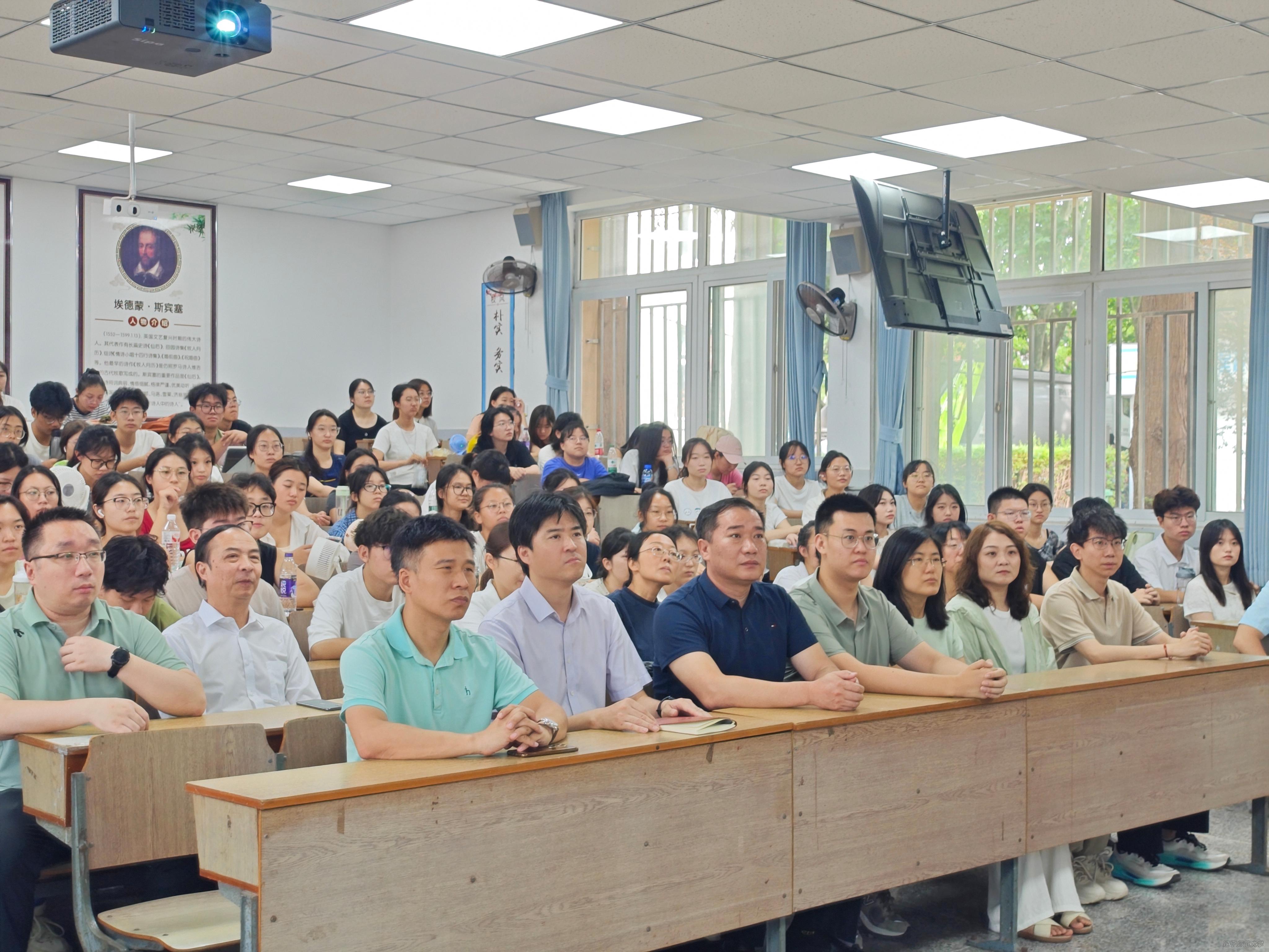 有球体育(中国)官方在线登录组织师生观看纪念中国人民抗日战争暨世界反法西斯战争胜利80周年大会